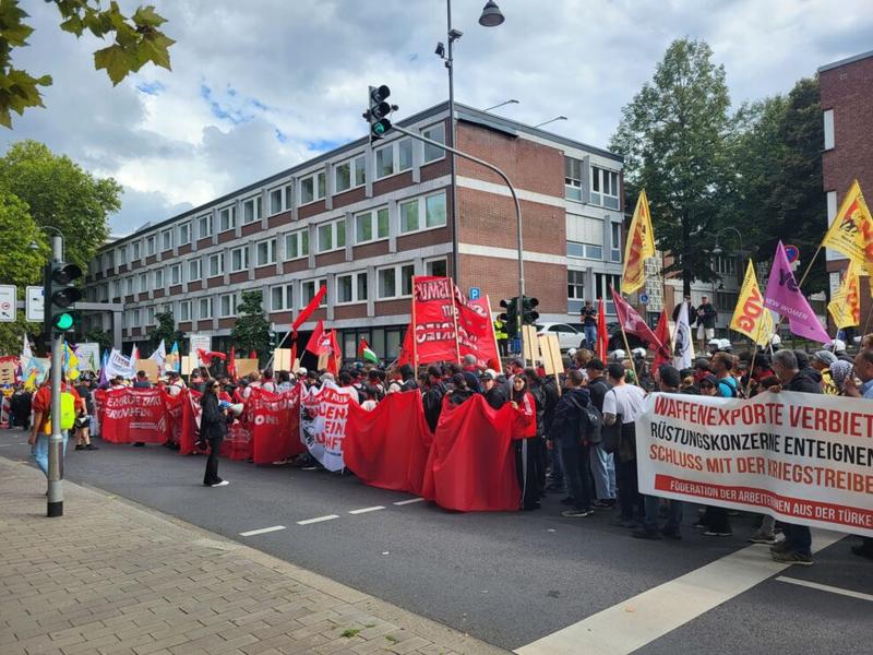 Köln: Polizei eskaliert auf Rheinmetall-Entwaffnen-Demo