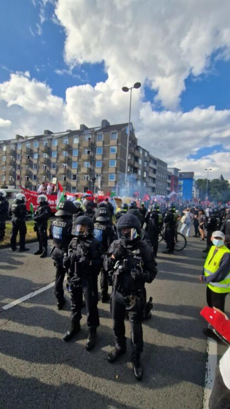 Polizeigewalt und Kessel gegen Antikriegsproteste: Sendet uns eure Erfahrungsberichte