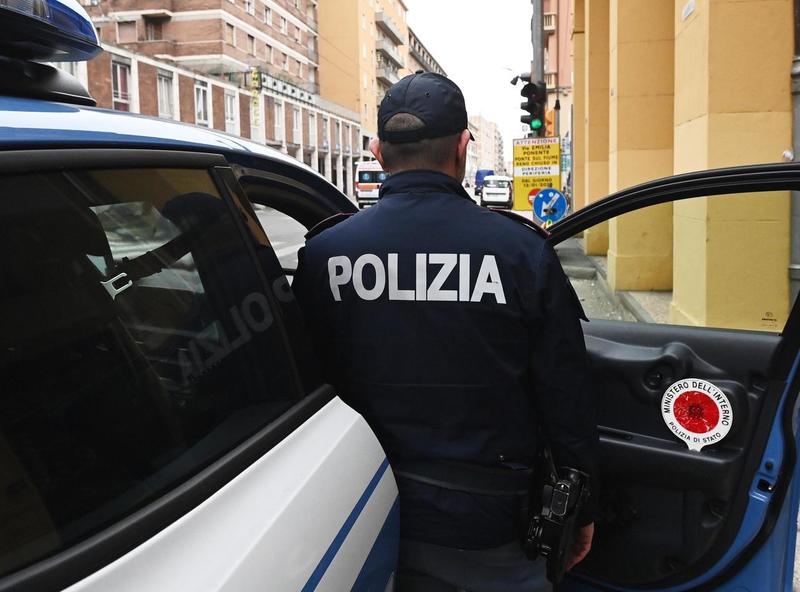 Aggredita mentre fa bancomat. Donna ferita con una bottiglia. Arrestata la rapinatrice recidiva