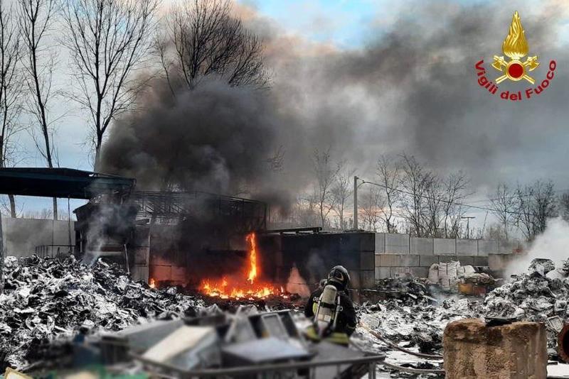 Ancora fiamme alla Sider Rottami: secondo incendio in pochi mesi