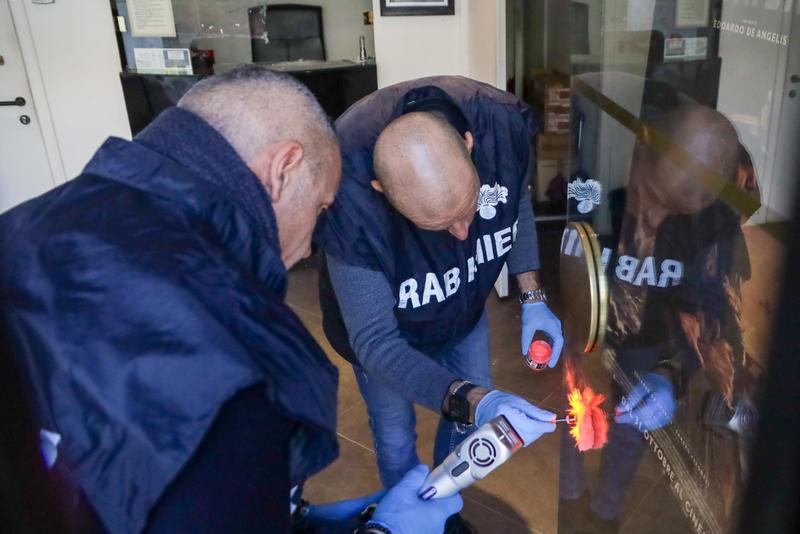 Ladri in cerca della cassaforte, villetta devastata: bottino da migliaia di euro