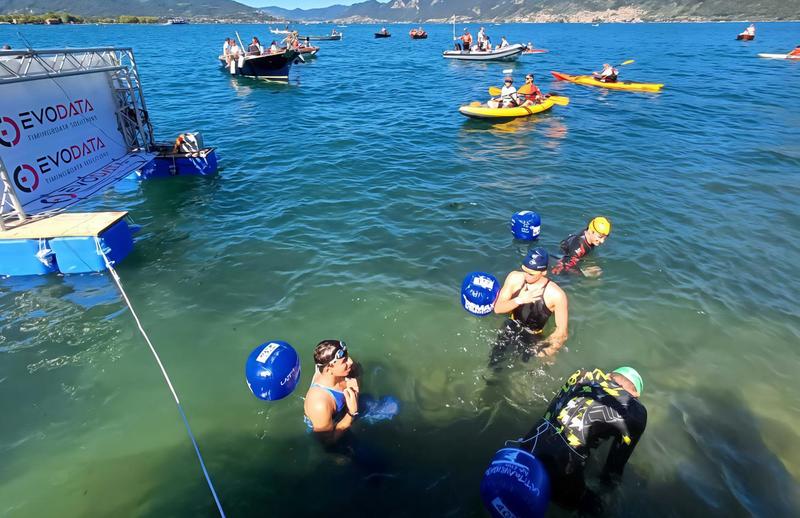 Traversata dell’Iseo, Samuele Salvi vince a 15 anni: 