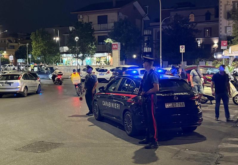 Aggressione a Marina: difende un’amica, accoltellato a una gamba