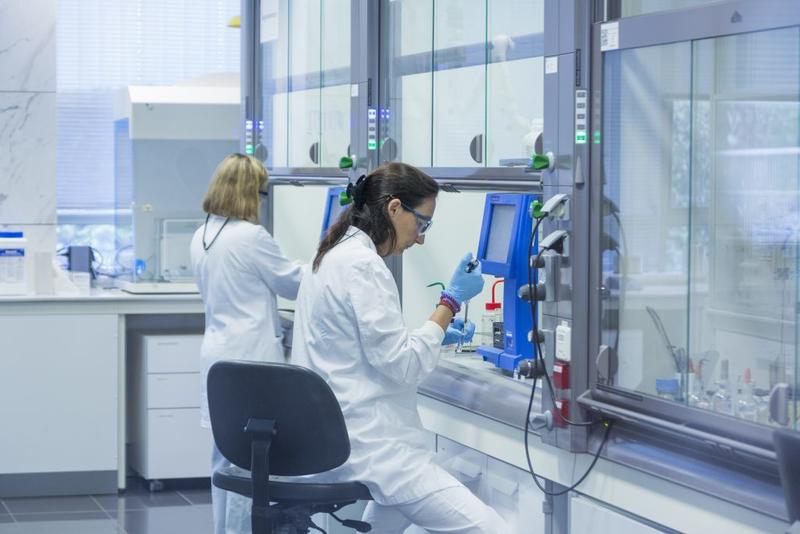 Almirall encara resistencias clave y busca recuperar niveles previos a 2021