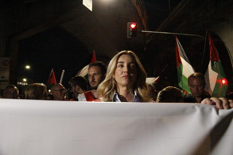 Silvia Salis: “Commossa dalla Flotilla, aiutiamo la resistenza palestinese. L’Italia protegga le navi”