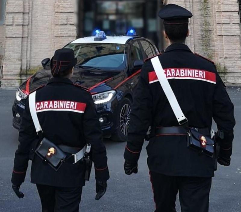 Correggio, spaccia droga e minaccia i debitori