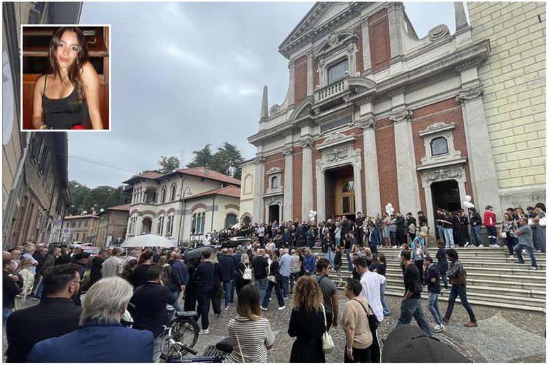 Una folla immensa per l’ultimo saluto a Sofia Pozzi, annegata davanti agli amici durante una vacanza nel Conero