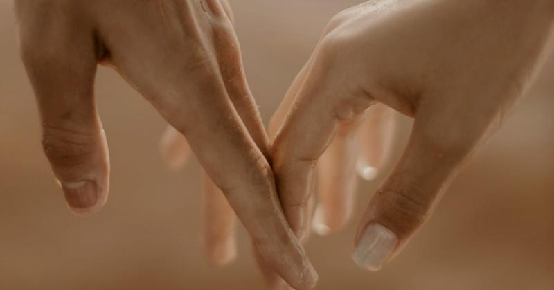 3 Red Flags That We Often Mistake for Love