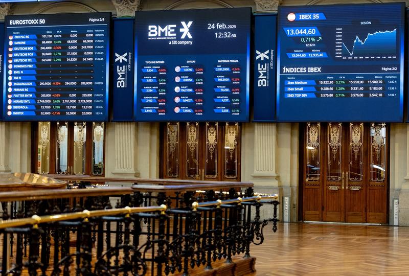 El IBEX 35 arranca septiembre plano y sin recuperar los 15.000 puntos
