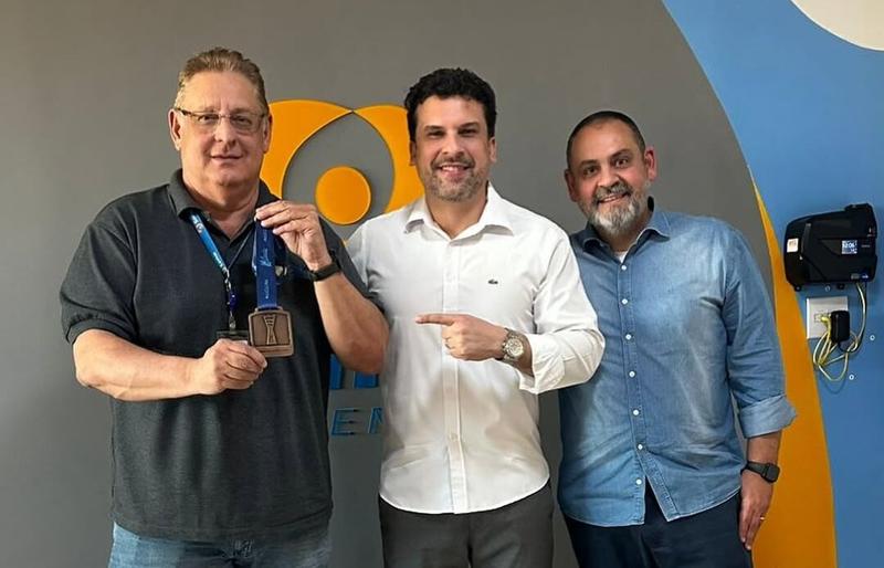 MOC Vôlei e Somai Alimentos oficializam renovação de parceria