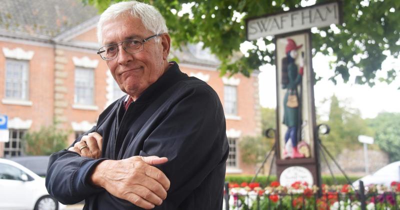 Councillor barred from offices says he was 'silenced' after ridiculing duck statue