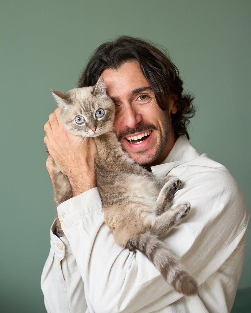 Luca Gervasi, la gattina Belen e il sogno Maria De Filippi: “Nel podcast non scelgo mai nessuno per hype”