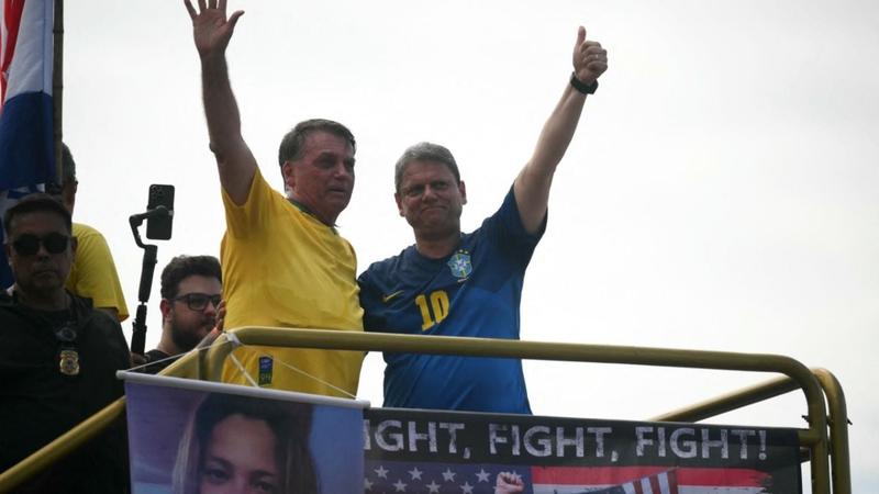 Enquanto Bolsonaro é julgado no STF, Tarcísio assume protagonismo na anistia a golpistas