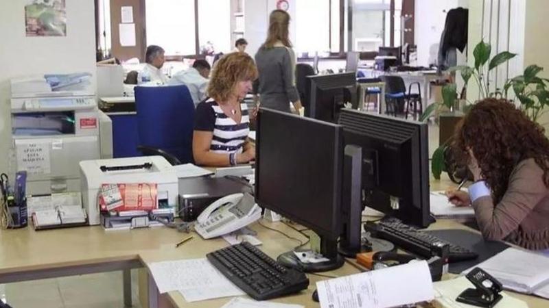 Más empleo público, peores servicios