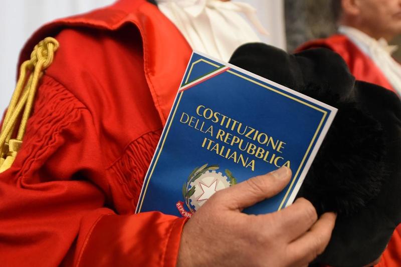 E la politica cambia la Carta: «La Repubblica tutela le vittime di reato...»
