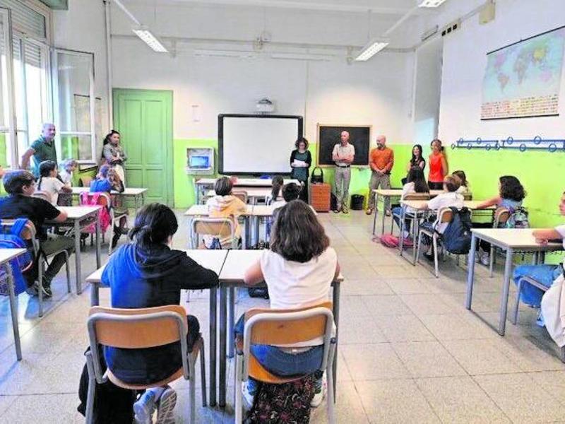 Chi dovrebbe pensare alle scuole