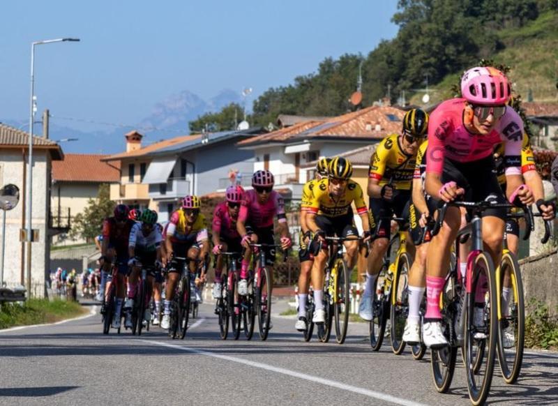 Parte da Lugo il Giro della Romagna . Pianura e collina, show da 197 km