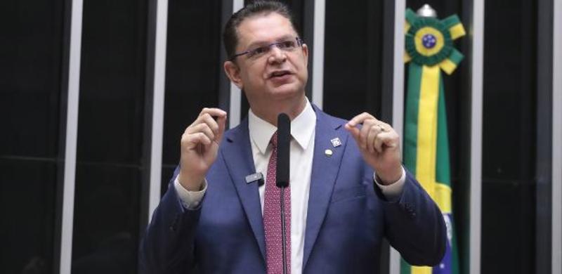 Acuada por julgamento de Bolsonaro, oposição sabota imposto dos super-ricos