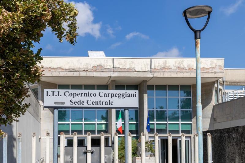 A Ferrara l’Iti anticipa tutti: quattro classi già in aula. Per l’intervallo si torna alle origini