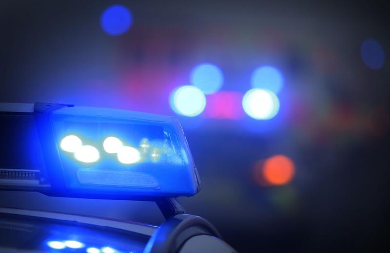 Verfolgungsjagd in Neukölln: Autofahrer kommt erst in Geschäftsfront zum Stehen