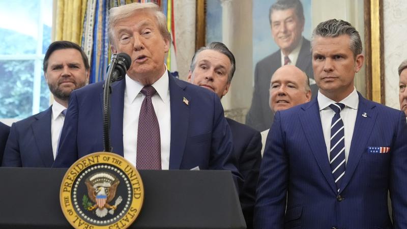 Trump, il livido sulla mano e le assenze: l'hashtag #whereistrump (e la mania per la salute dei leader)