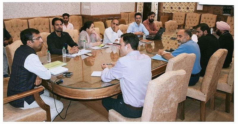 Utilize train services for transportation of fruit produce: Div Com