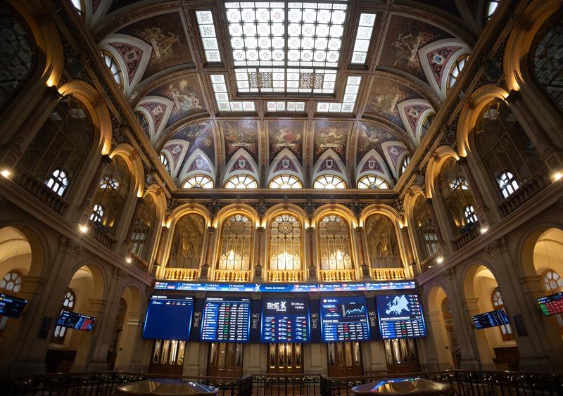 El IBEX 35 cae al borde de los 14.700 puntos, mientras el oro marca nuevos máximos históricos 