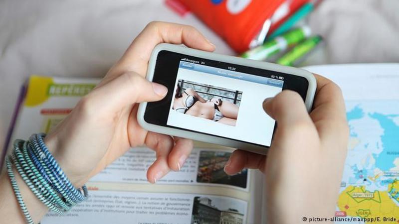 Camerini e spogliatoi, online la “guida dell’orrore” per rubare foto intime alle donne