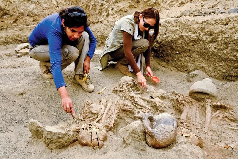 Scoperta una tomba di 2.300 anni fa, i corpi legati e giustiziati: “Sacrifici umani rituali”
