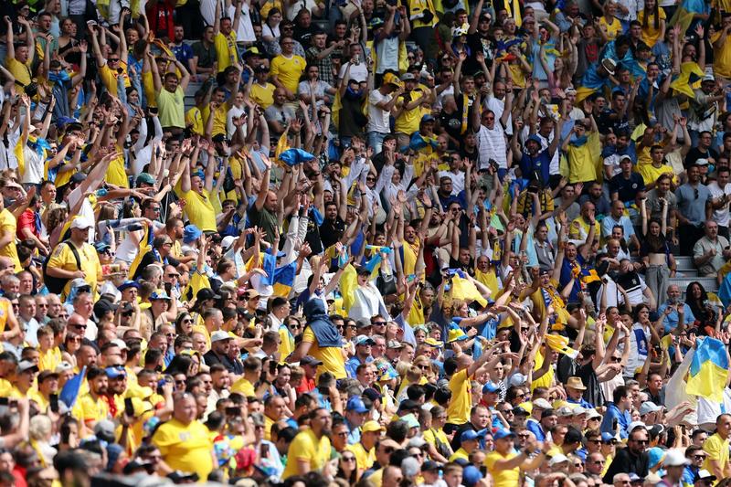 Des lucioles aux stades de football : comment se propage l’information sociale dans les groupes