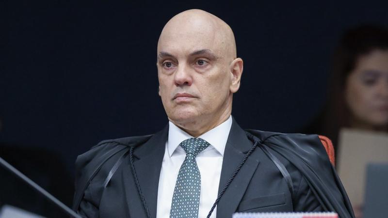 No primeiro dia do julgamento de Bolsonaro, Moraes se torna o réu