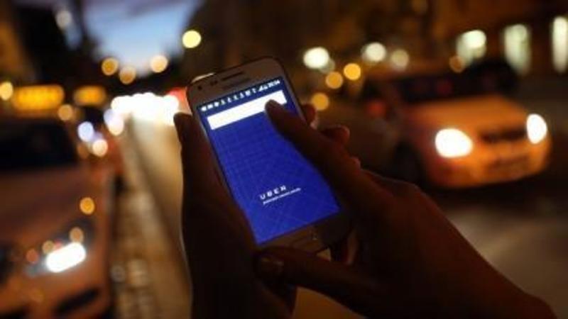 Milano, il racconto choc di una 31enne: io, palpeggiata in auto da un conducente di Uber. Ho urlato “Lasciami qui”