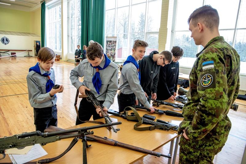 Estlands Jugend marschiert: Was Jugendorganisationen im Baltikum über Europas Sicherheit verraten