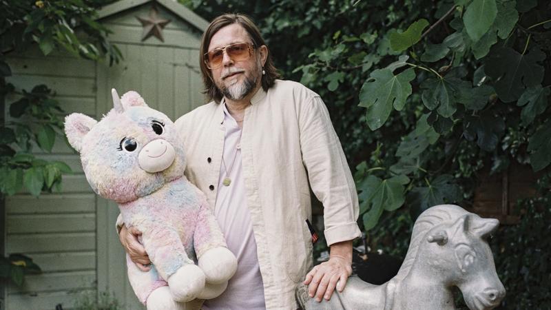 Subkultur | „Bilder sind wie ein Fetisch“: Mark Leckeys Kunst über Rave, Popkultur und Ikonografien
