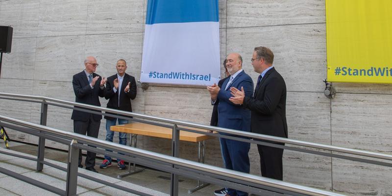 Zerstörtes Israel-Banner bei Adenauer-Stiftung ersetzt
