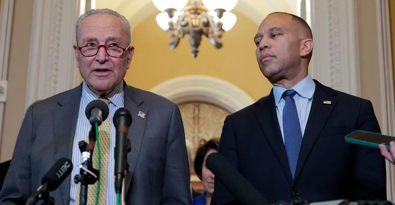 AOC Blasts Jeffries, Schumer for Reluctance to Endorse NYC Socialist Mamdani