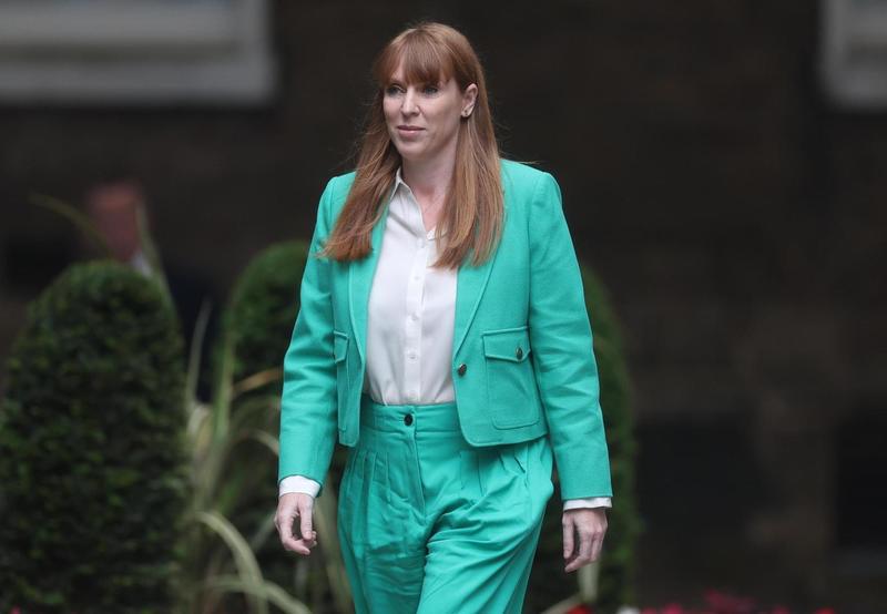Angela Rayner, la vicepremier britannica ammette (in lacrime) di non aver pagato le tasse sull’acquisto di una casa