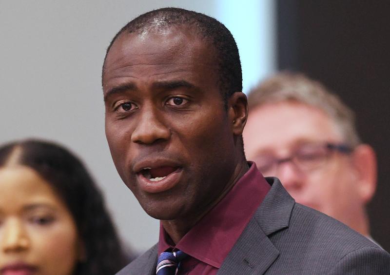 As Florida Moves To Ban Vaccine Mandates, A Red/Blue State Divide Takes Shape