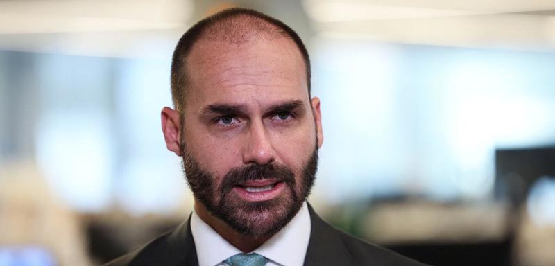 No cenário de retomada do golpe, Eduardo humilha Tarcísio, que tenta humilhar Moraes