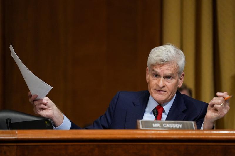 Republican Senator Traps RFK Jr. With Trump Nobel Prize Question