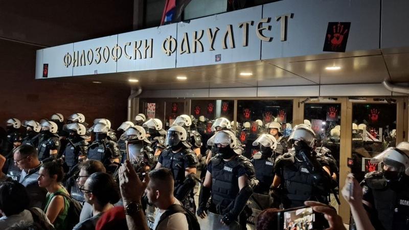Studenti Filozofskog fakulteta u Novom Sadu pozvali dekana da povuče policiju i omogući održavanje ispitnog roka