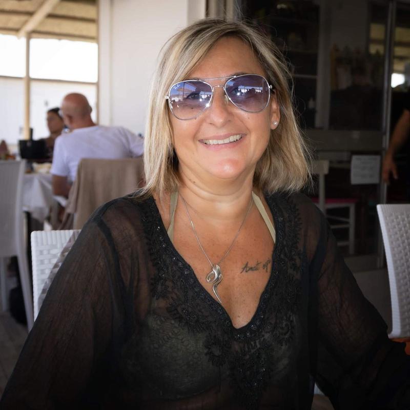 Tra i lavoratori di Yoox a rischio, Milena e Antonio: “E’ dura trovare un impiego a più di 55 anni...” /