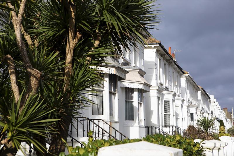 My neighbour Ange and the lure of the Hove-eoisie