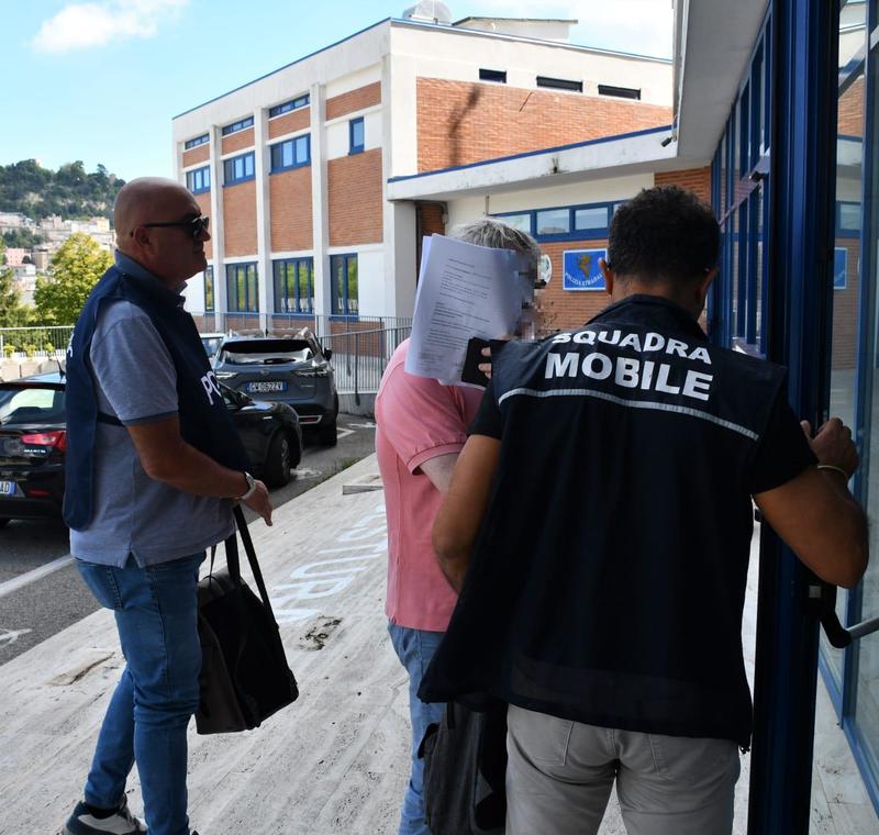 Gli abusi in hotel, poi la denuncia di una cameriera: arrestato il direttore di un noto albergo di Porto San Giorgio