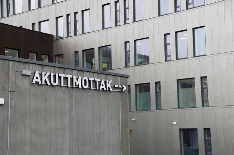 Er det pårørendes oppgave å drive pasienttransport?