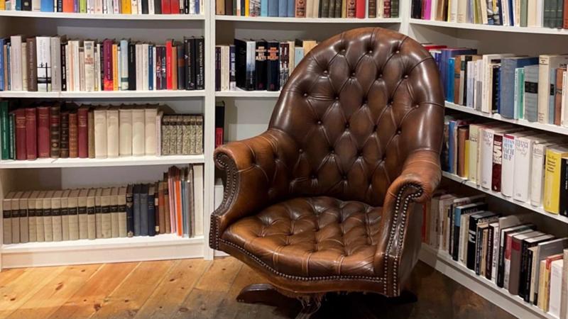 Stammbuchhandlung | „Falsche Bücher, gibt's das überhaupt?“ Über den Neustart eines der größten Antiquariate