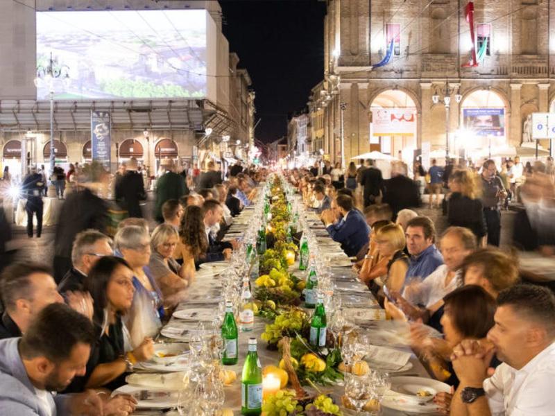 Invito a cena per mille a Parma