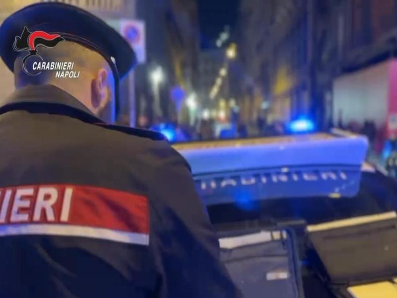 Parcheggiatore abusivo picchia i carabinieri:Â dopo l'arresto danneggiala caserma