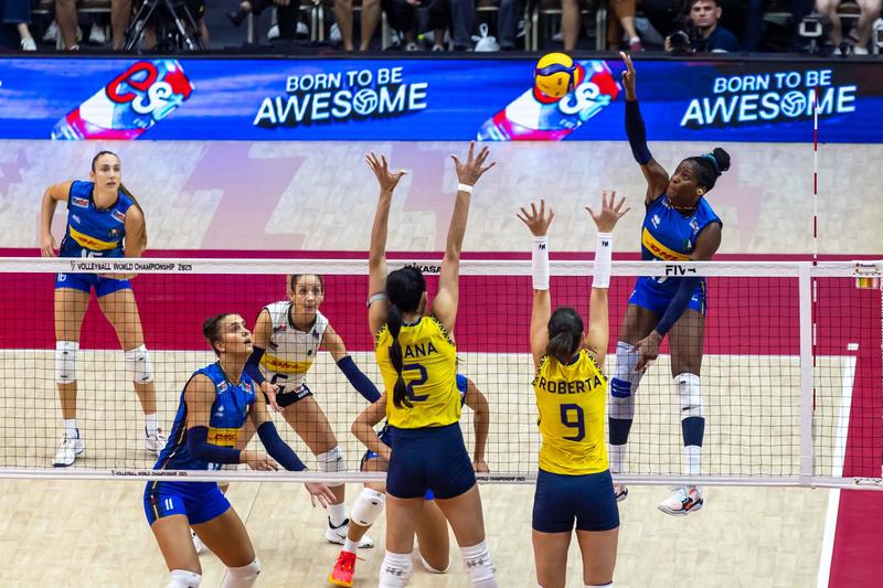 Batticuore Italia, ma il sogno continua: Brasile battuto al tie break. Finale mondiale con la Turchia