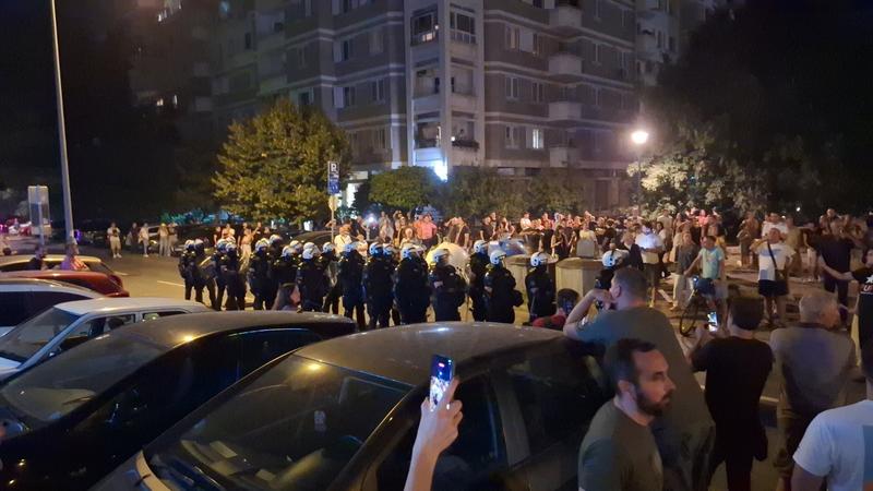 Studenti PMF analiziraju hemijska sredstva koje je policija bacala na građane u Novom Sadu